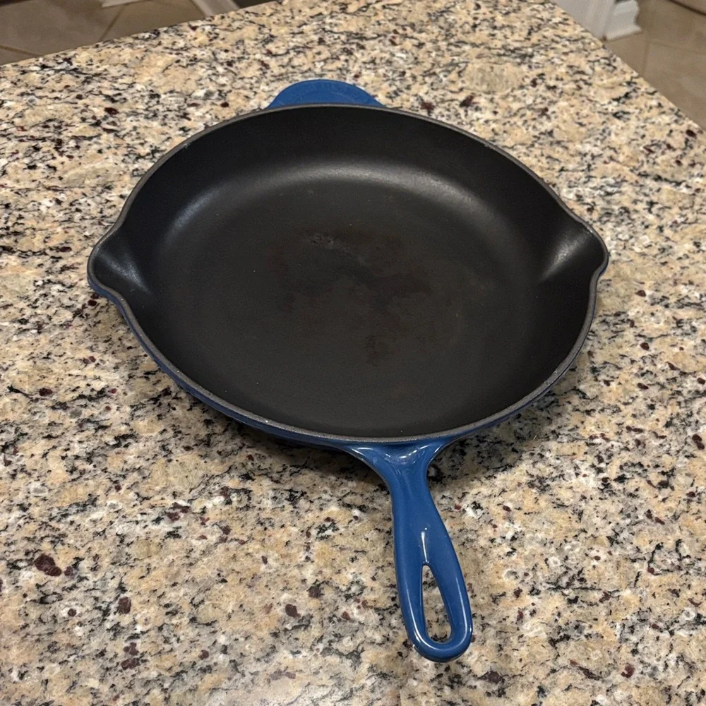 Le Creuset enameled cast iron skillet - Picture 1 of 6